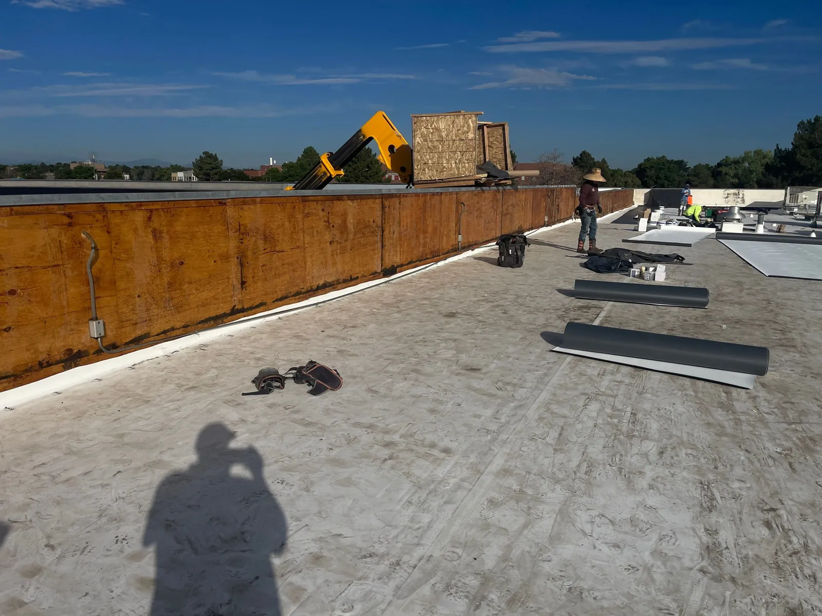 Telehandler loading material over the parapet