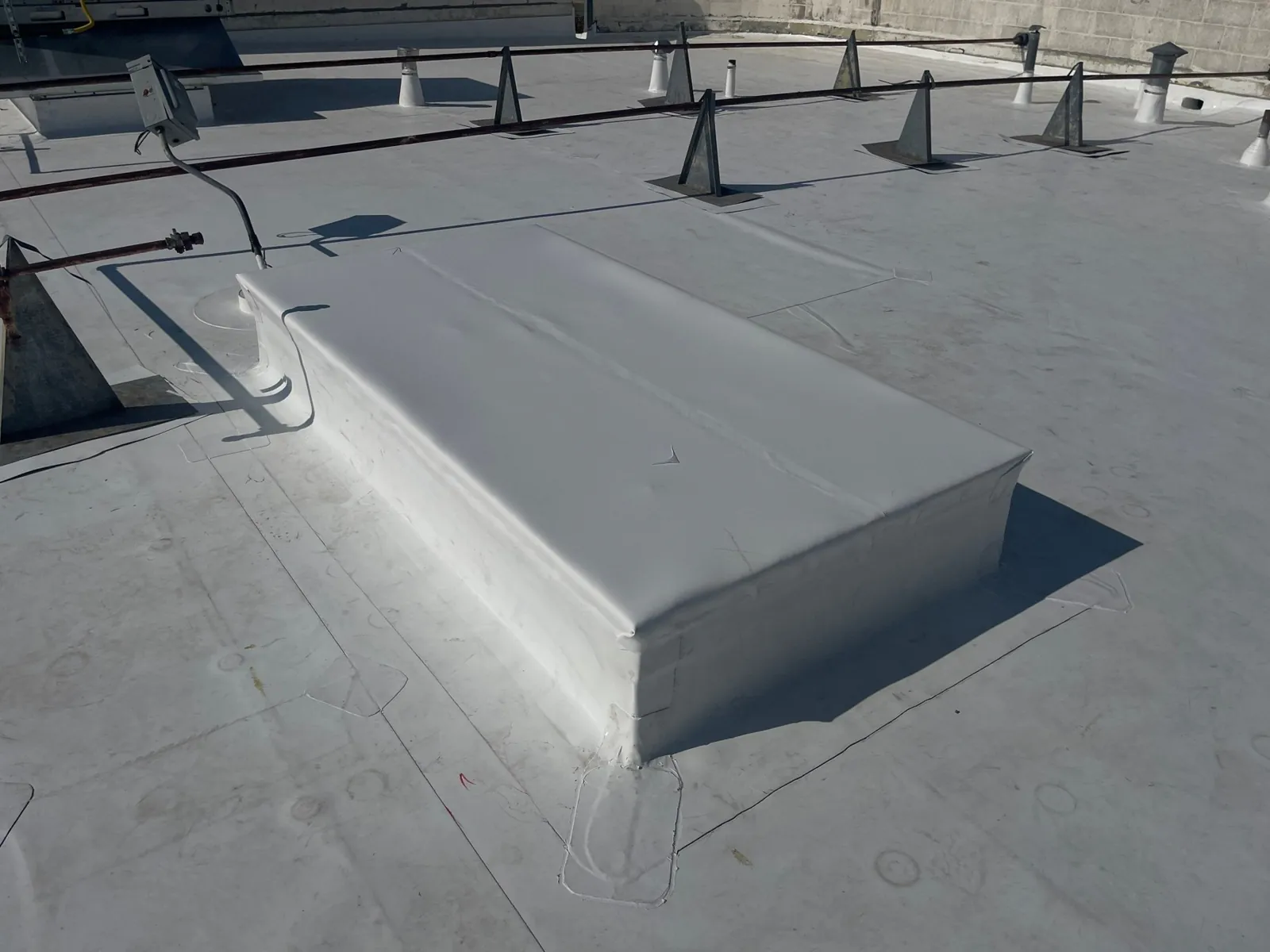 Boxed and welded equipment curb