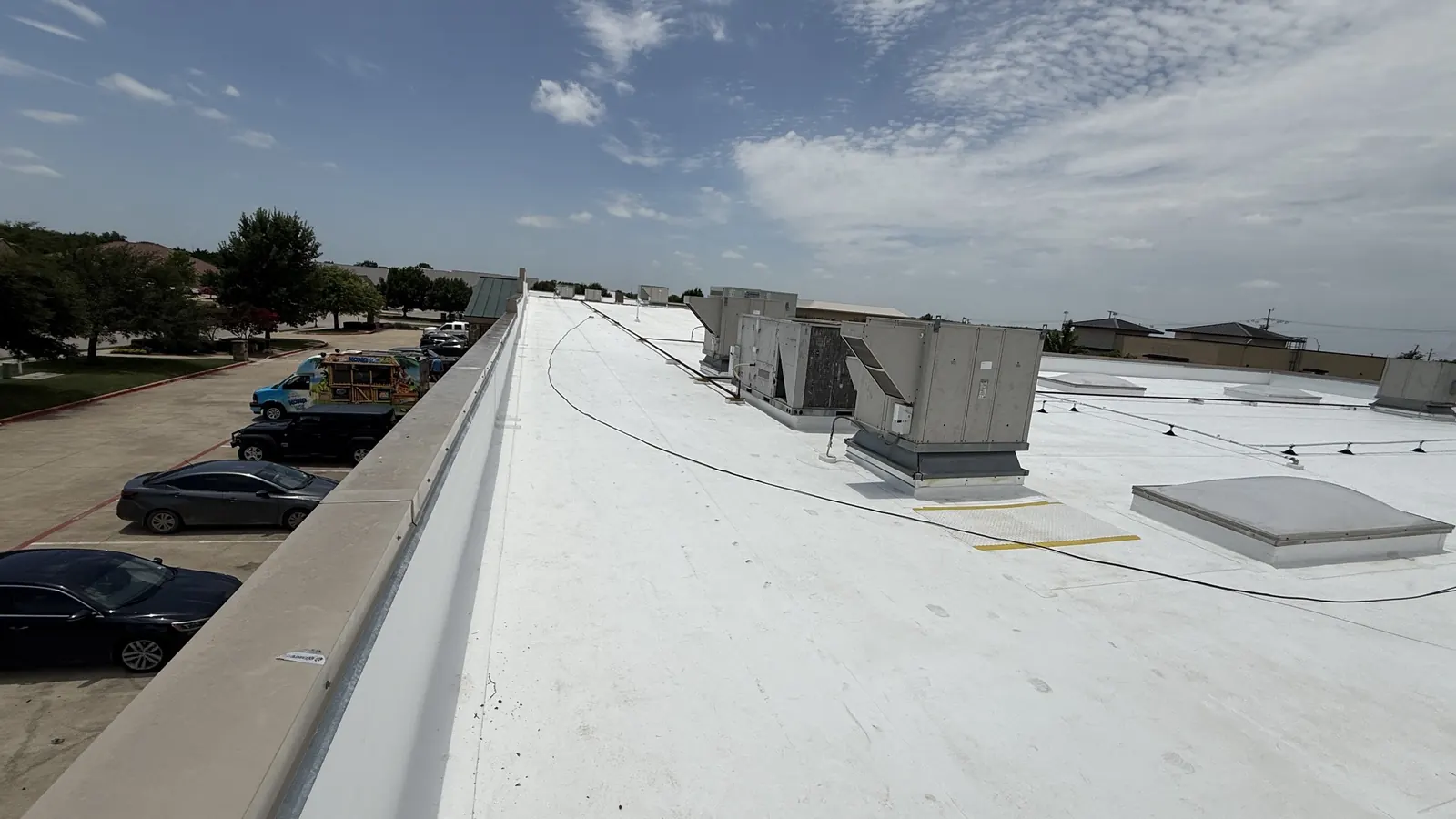 Finished TPO roof and parapet on a commercial building